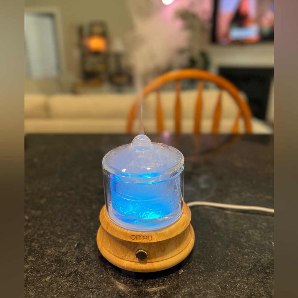 Light changing glass diffuser.